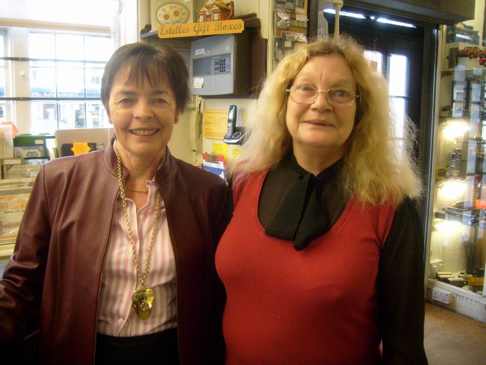 HUNGERFORD ARCADE MEETS THE LADY MAYORESS - Hungerford Arcade