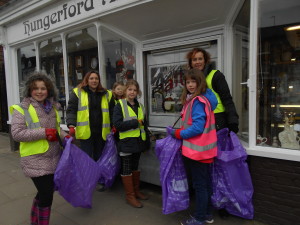 Hungerford Arcade Girl Guides Litter Picking for the Queen 20.3.16